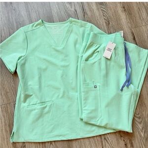 Figs Casma Top and Kade Bottoms Scrubs Set  in Mariner Blue Green Size L NWOT